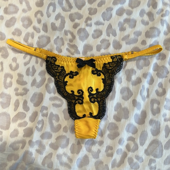 Agent Provocateur Molly Yellow and Black 3 Piece Lingerie Set 32B/2 - Picture 6 of 13